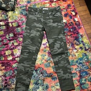 Levi’s skinny ankle size 28 camo pants.